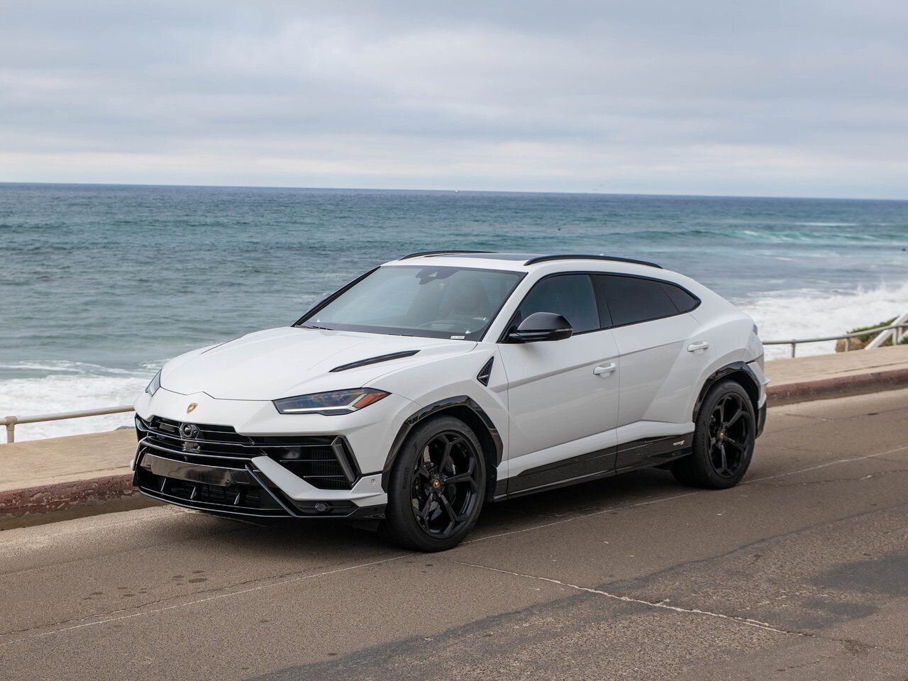 2024 LAMBORGHINI URUS