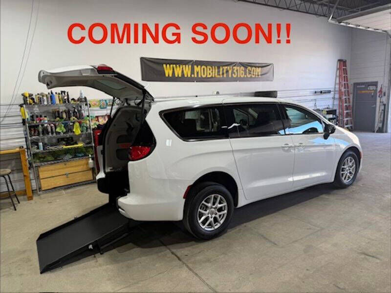 2024 CHRYSLER Voyager