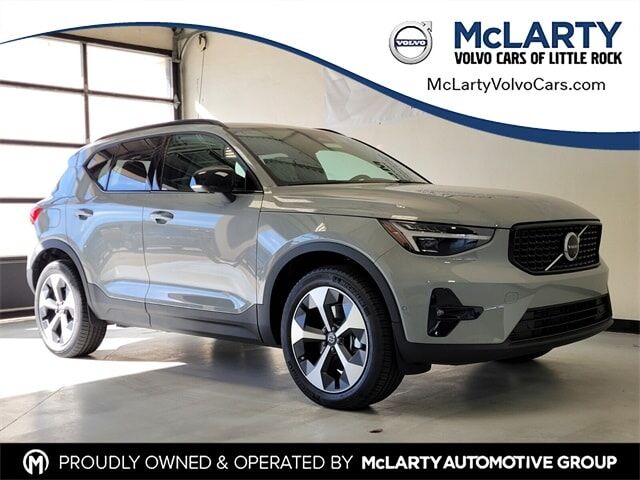 2026 VOLVO XC40