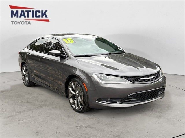 Chrysler 200