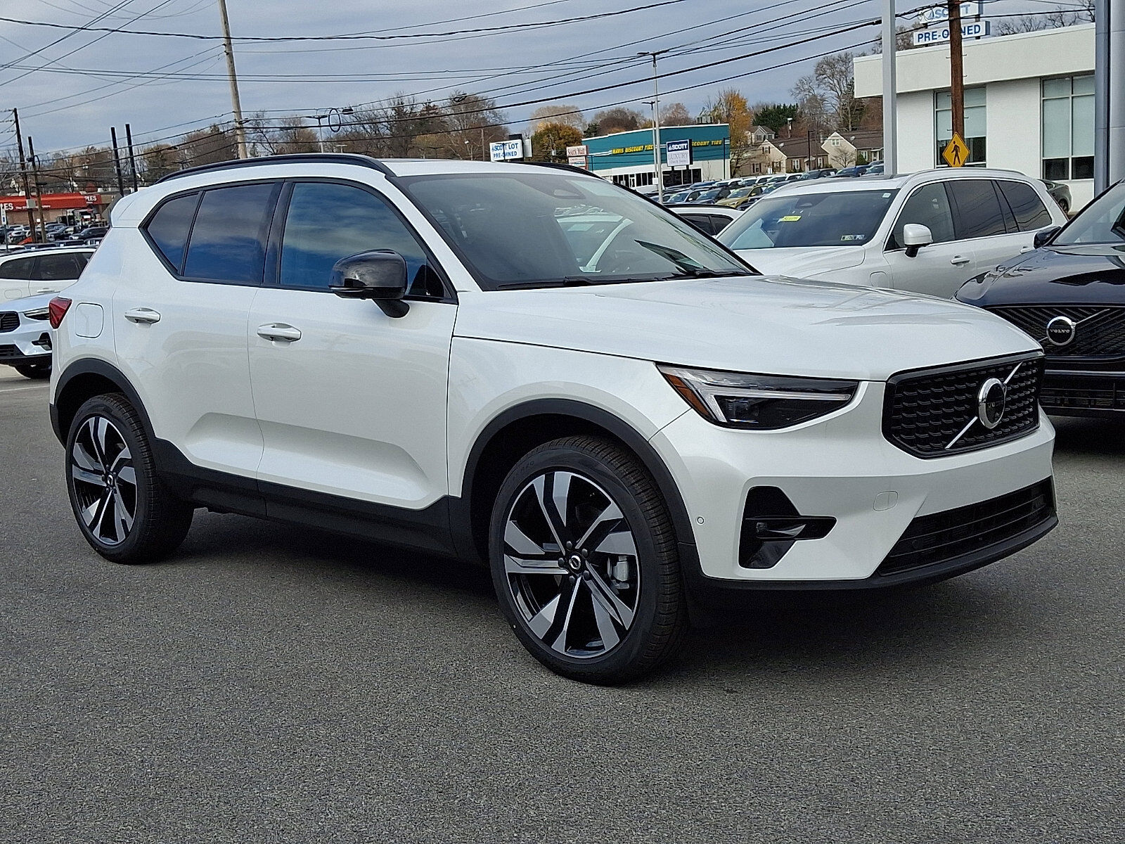 2026 VOLVO XC40