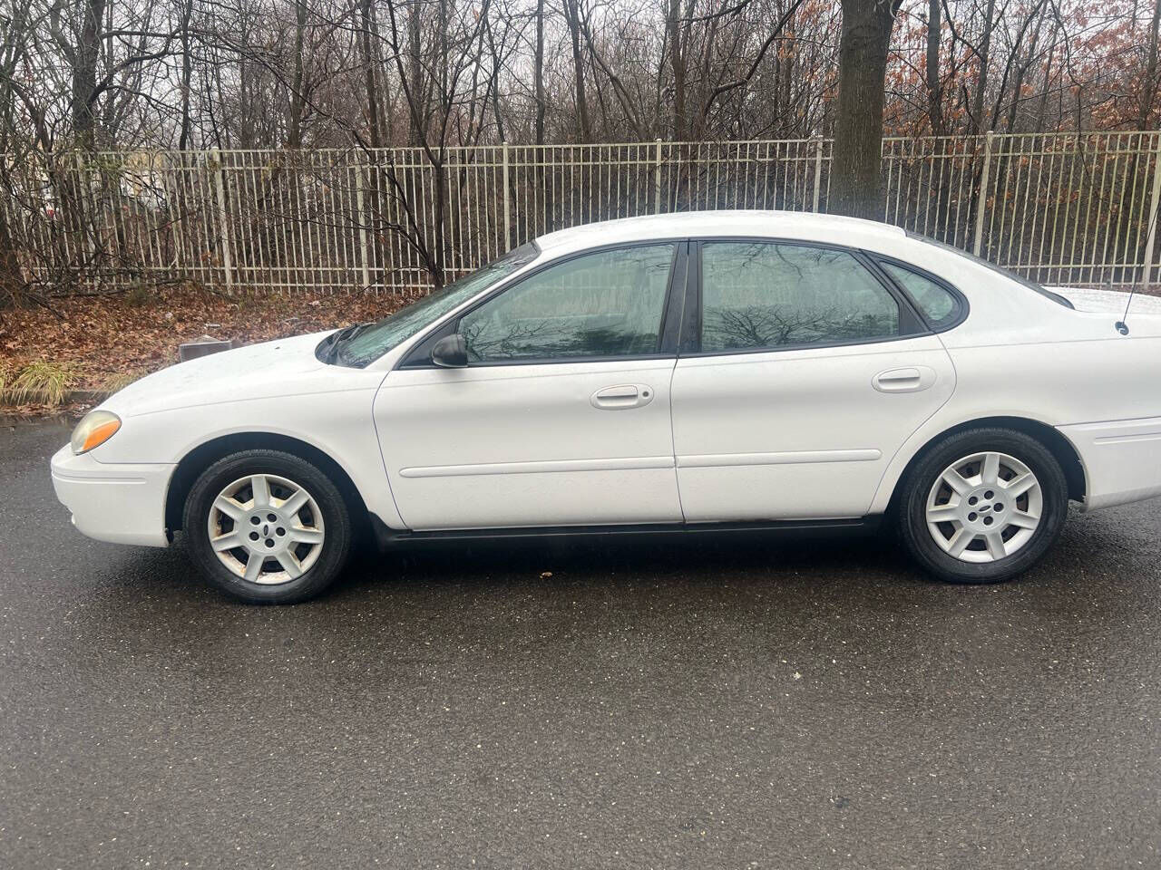 2007 FORD Taurus