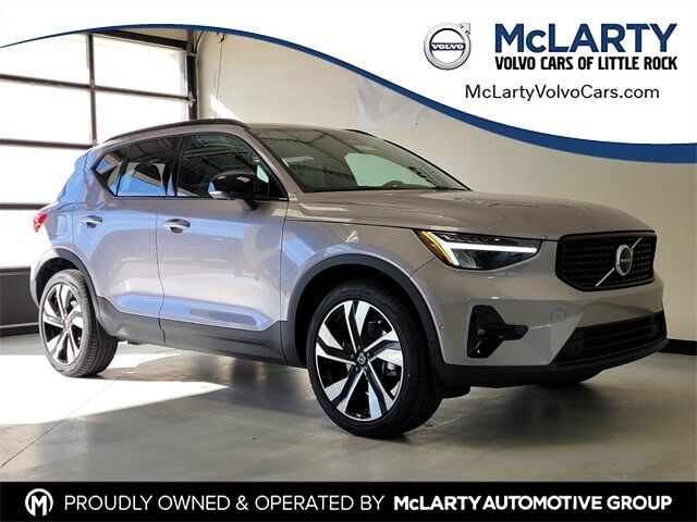 2026 VOLVO XC40