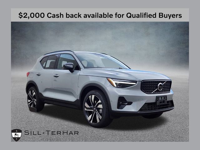 2026 VOLVO XC40
