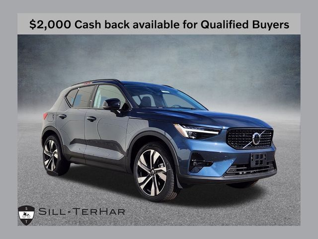 2026 VOLVO XC40