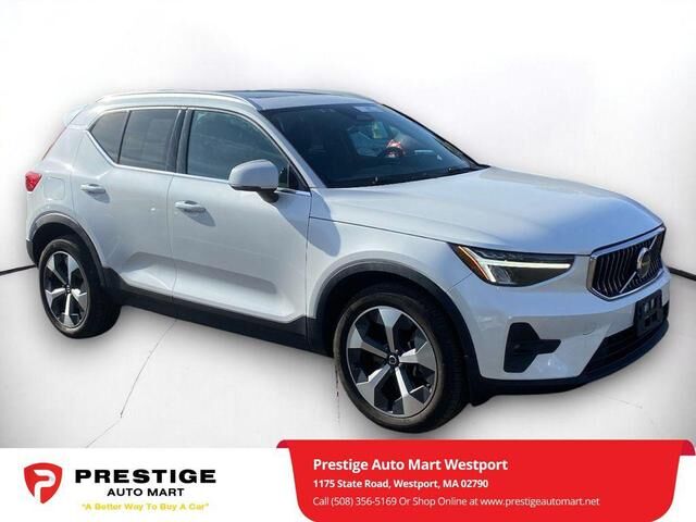 2023 VOLVO XC40