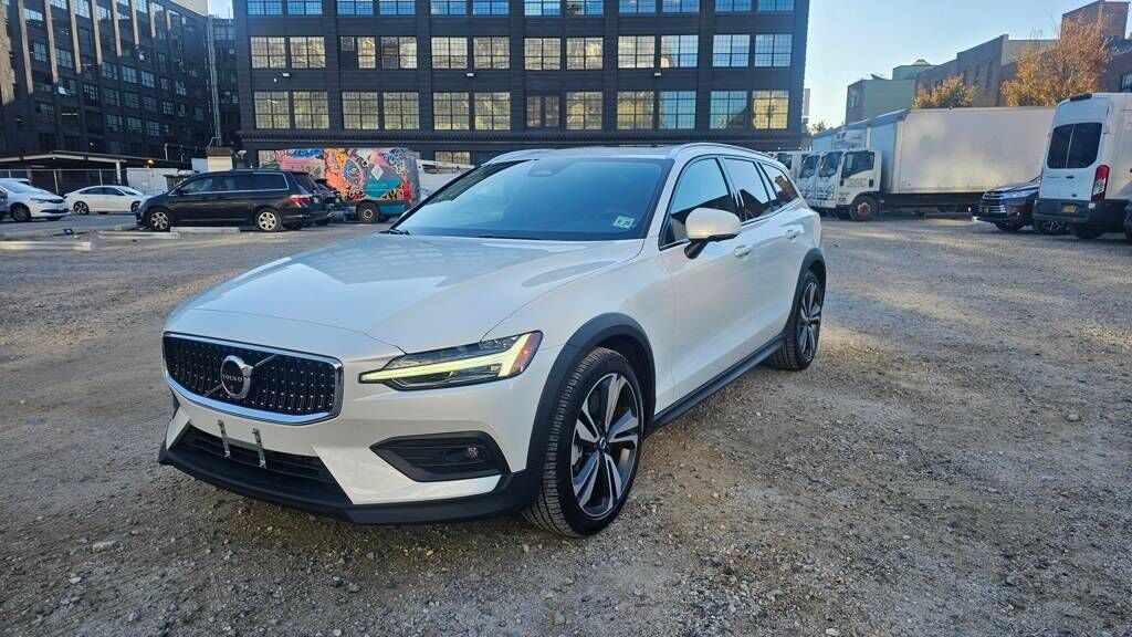 2024 VOLVO V60CC