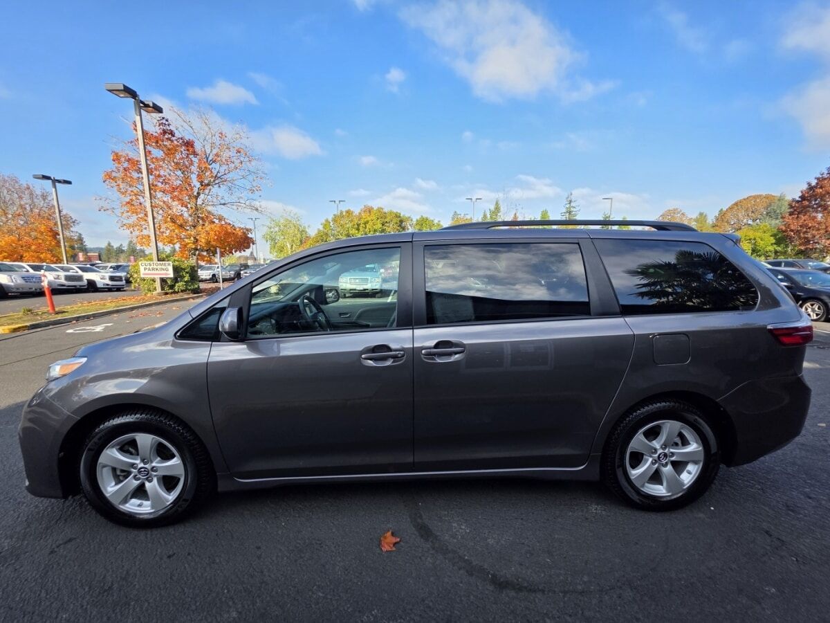 2018 TOYOTA Sienna
