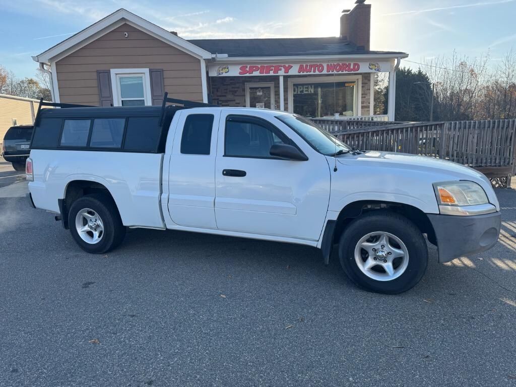 Mitsubishi Raider