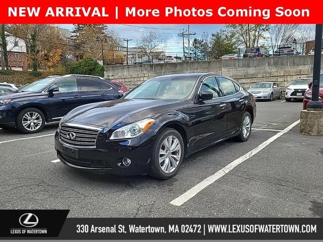 Infiniti M56
