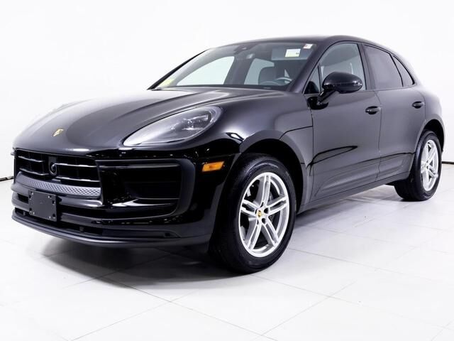 2025 PORSCHE Macan