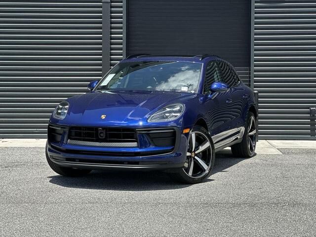 2025 PORSCHE Macan