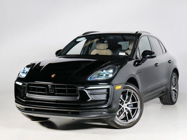 2025 PORSCHE Macan