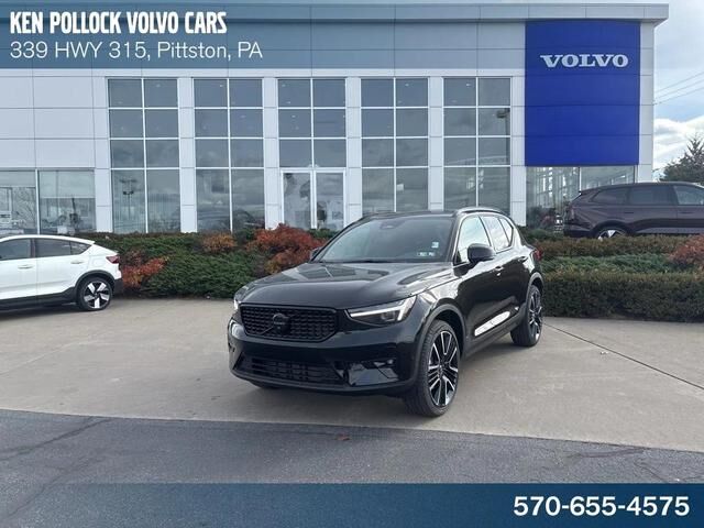 2026 VOLVO XC40