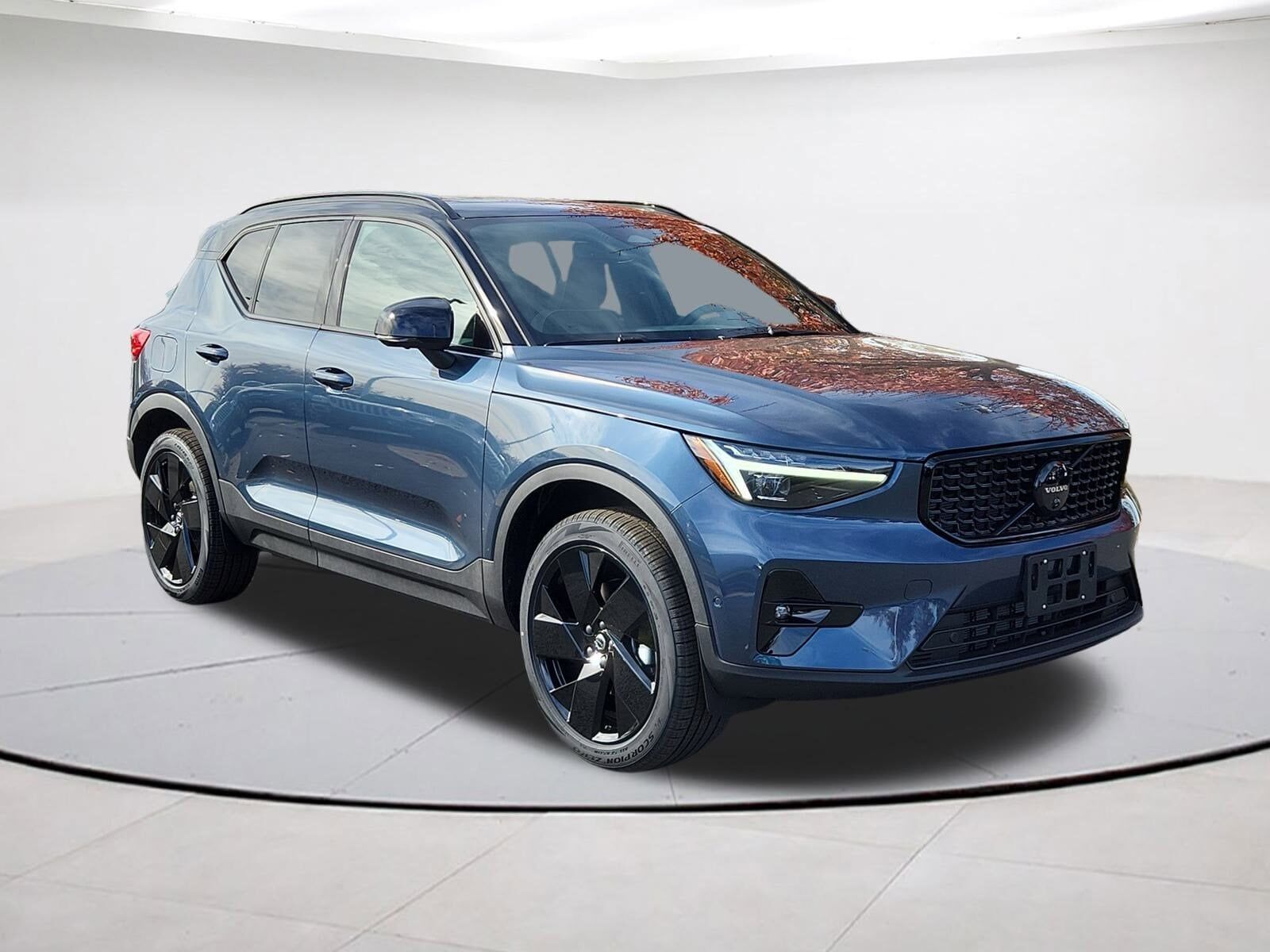 2026 VOLVO XC40