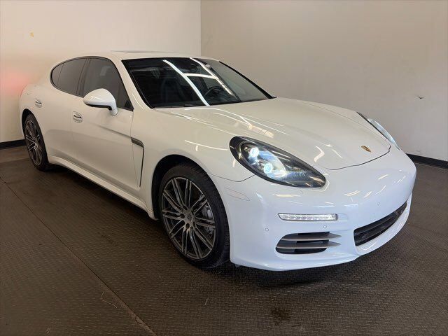 2015 PORSCHE Panamera