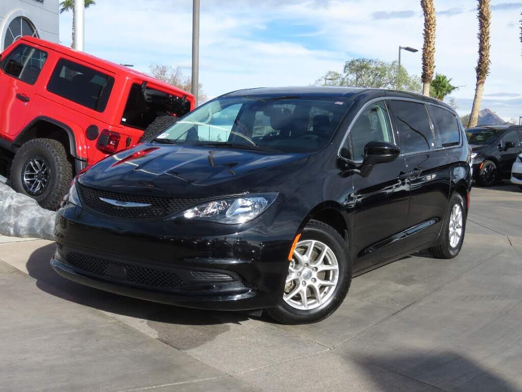 2024 CHRYSLER Voyager