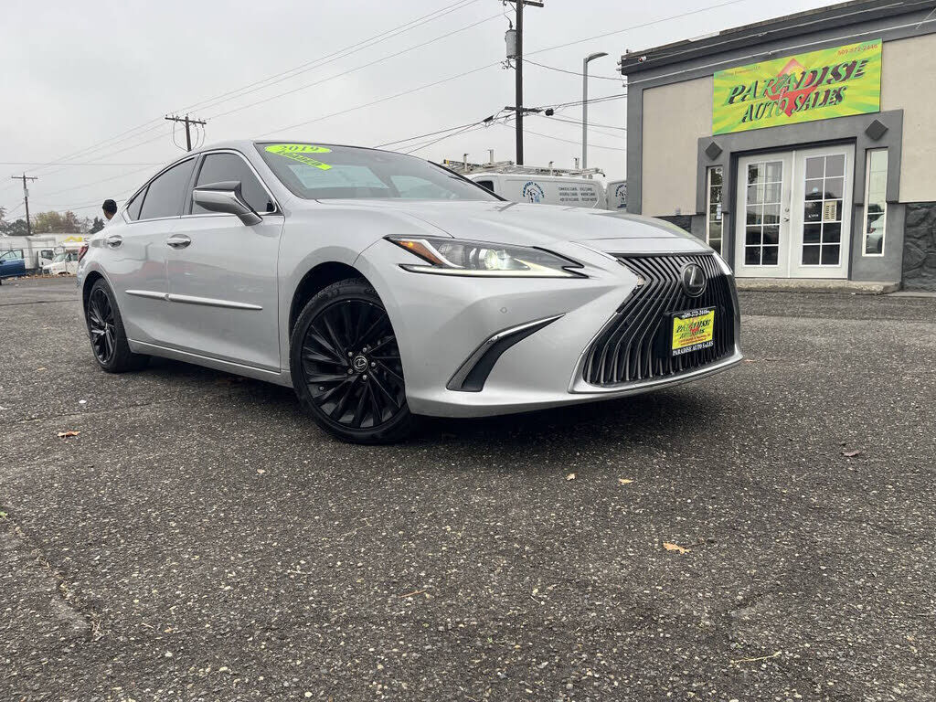2019 LEXUS ES