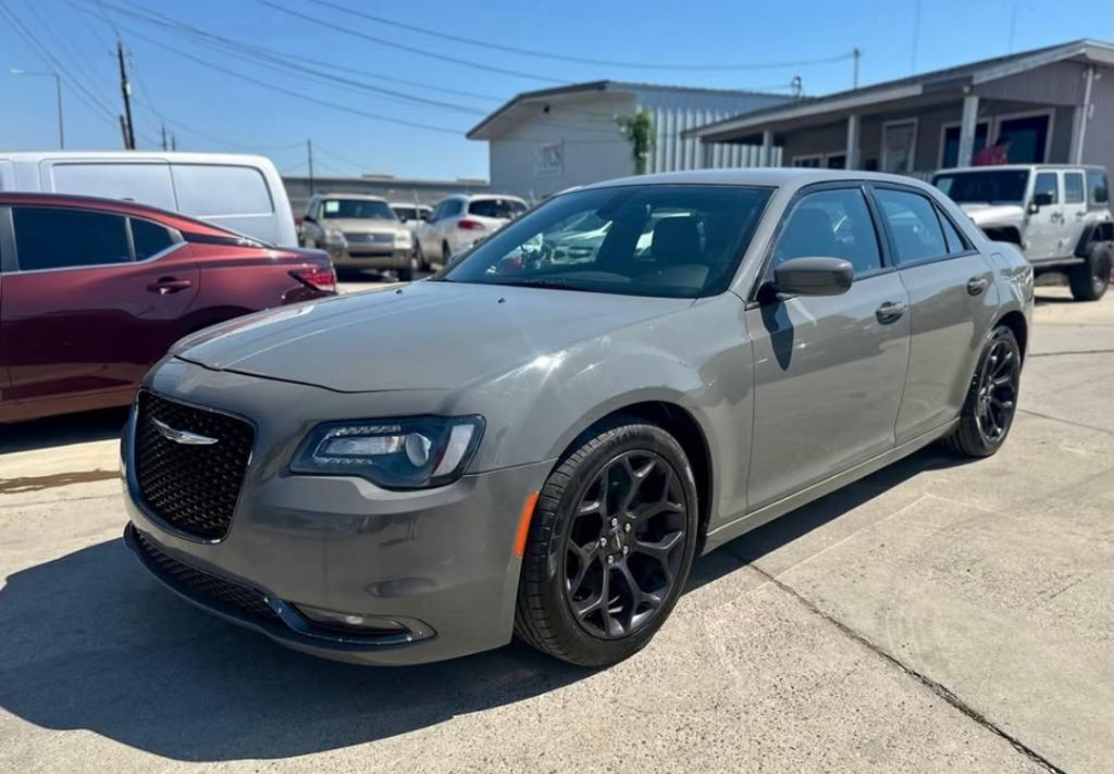 2019 CHRYSLER 300