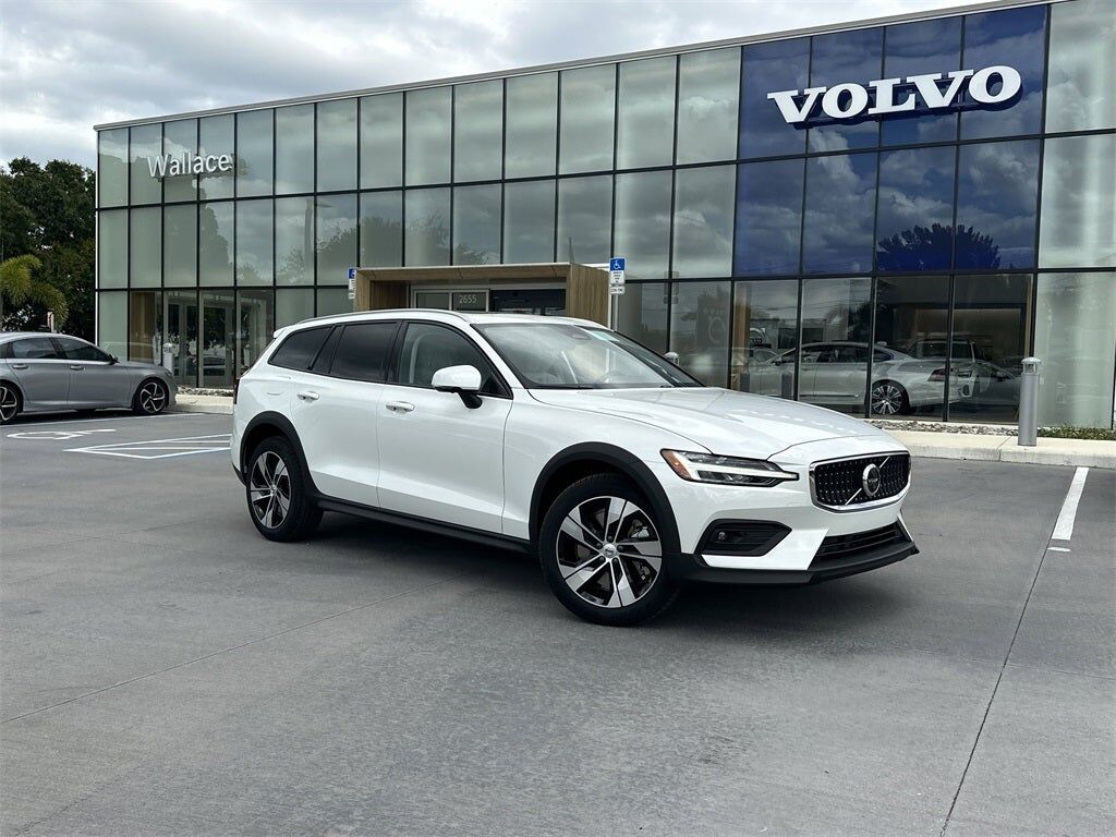 2026 VOLVO V60CC