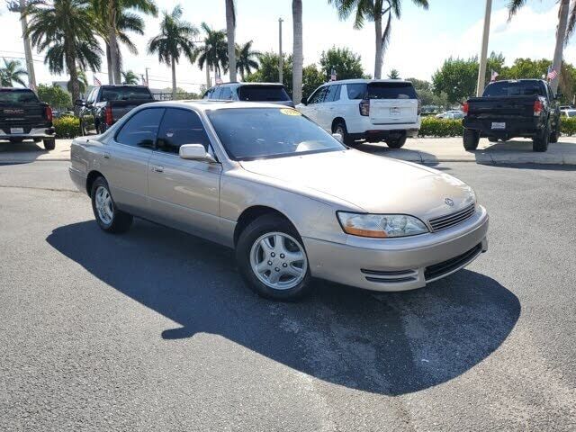 Lexus ES