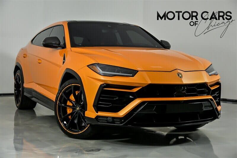 2022 LAMBORGHINI URUS