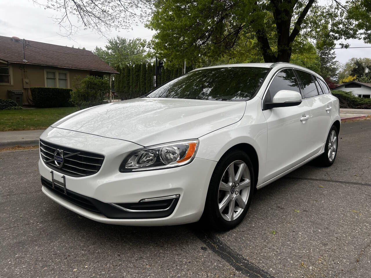 2016 VOLVO V60