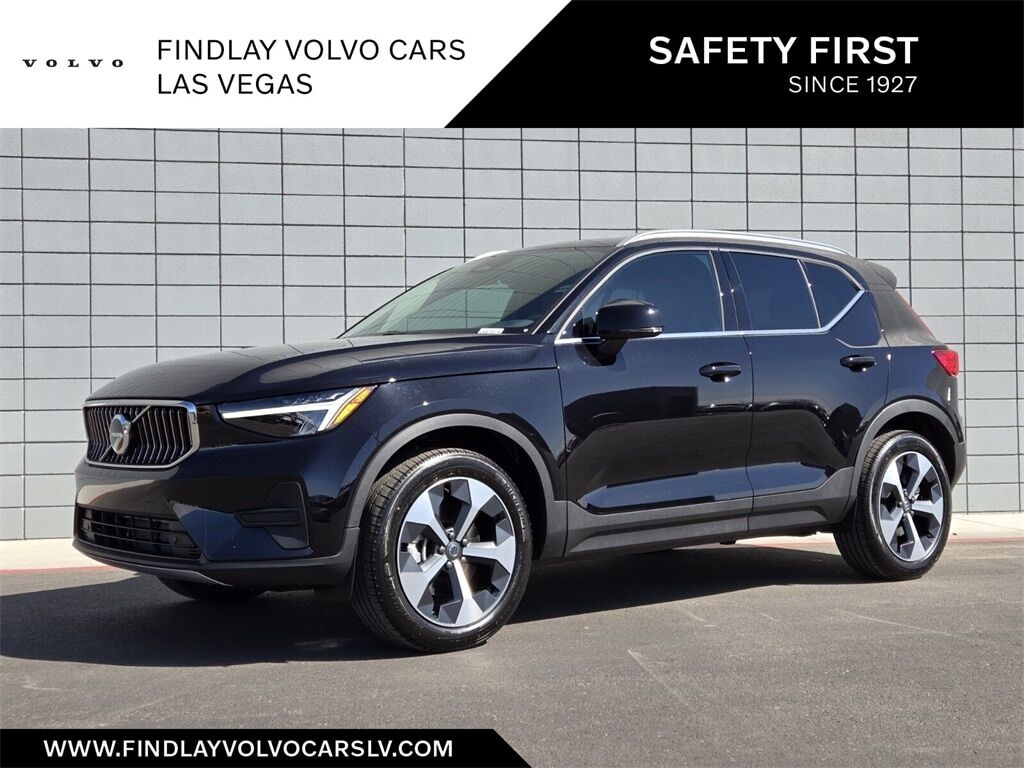 2025 VOLVO XC40
