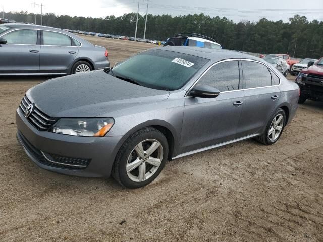 2012 VOLKSWAGEN Passat
