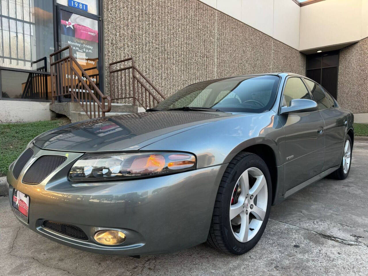 2004 PONTIAC Bonneville