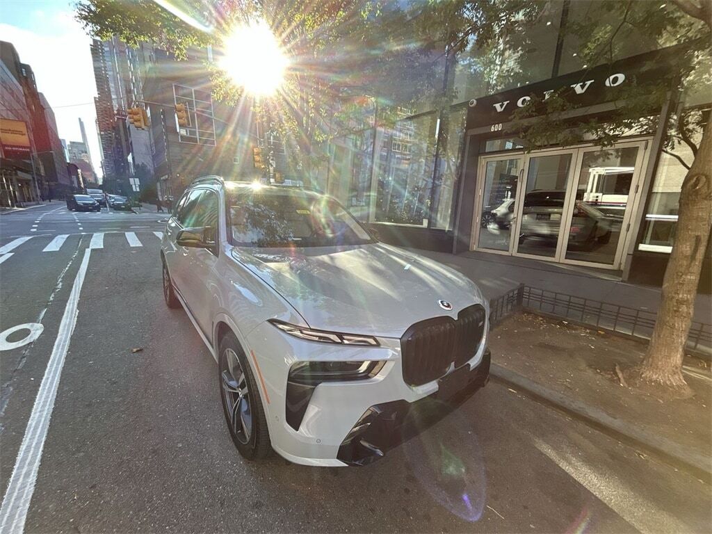 2023 BMW X7