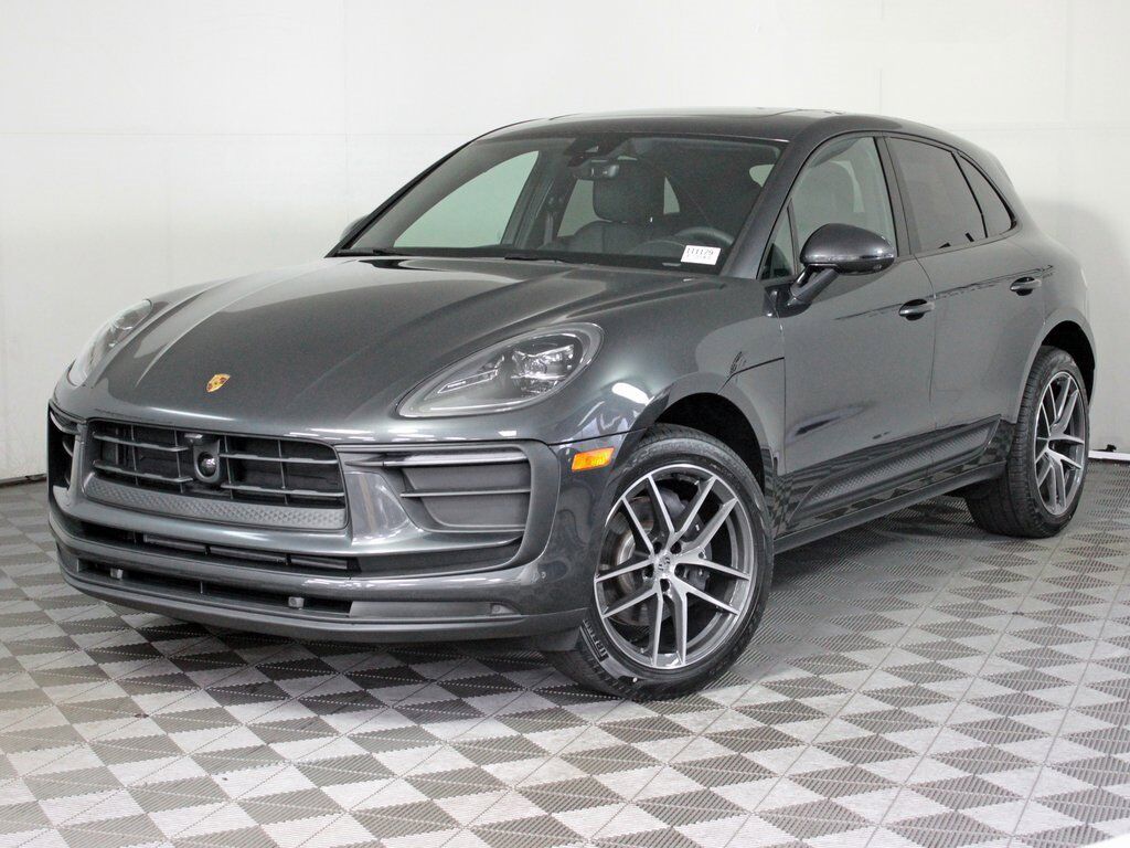 2025 PORSCHE Macan