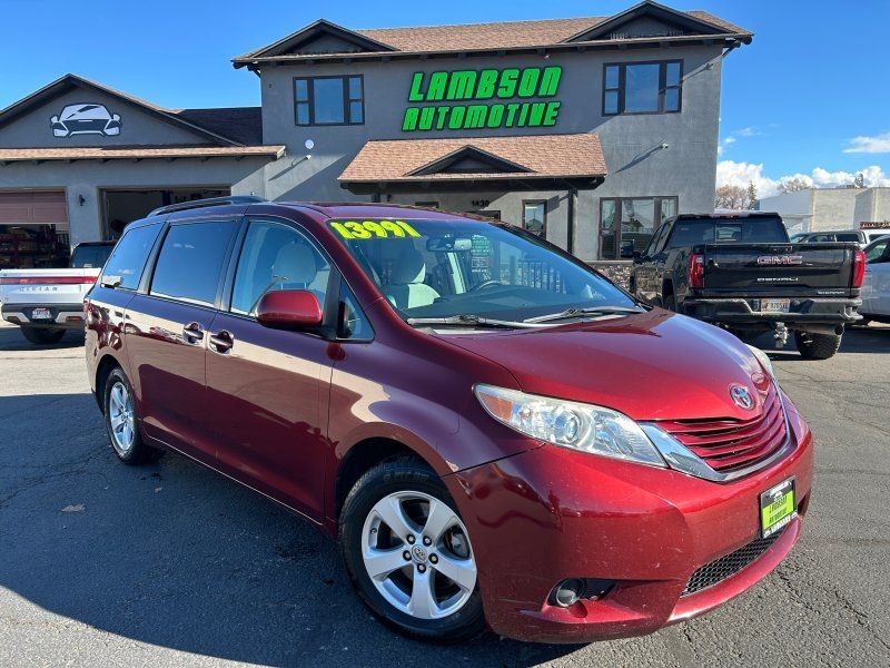 2017 TOYOTA Sienna