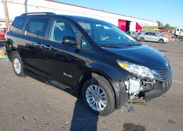 2013 TOYOTA Sienna