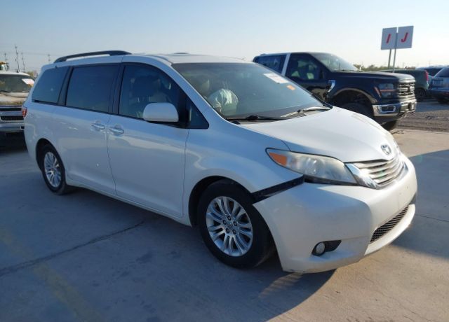 2015 TOYOTA Sienna