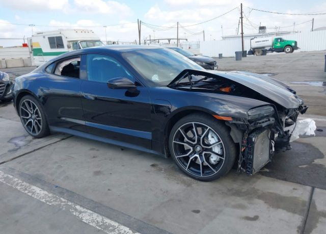 2022 PORSCHE Taycan