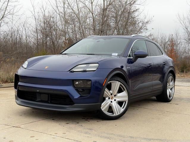 2024 PORSCHE Macan