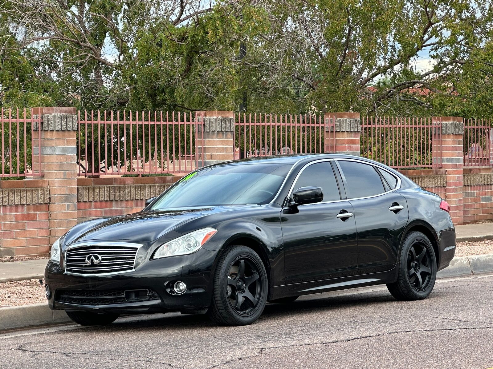 Infiniti Q70