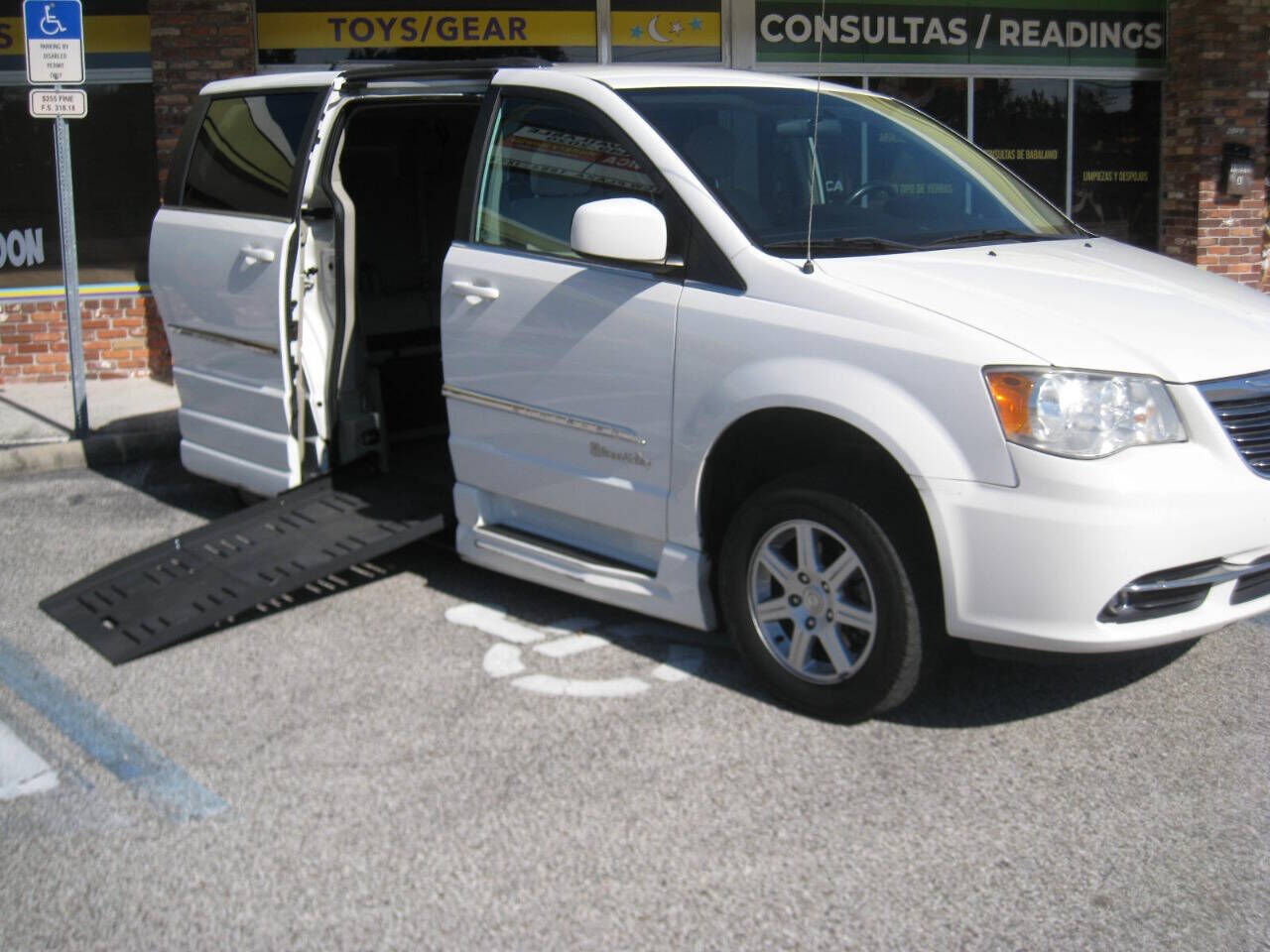 2011 CHRYSLER Town and Country