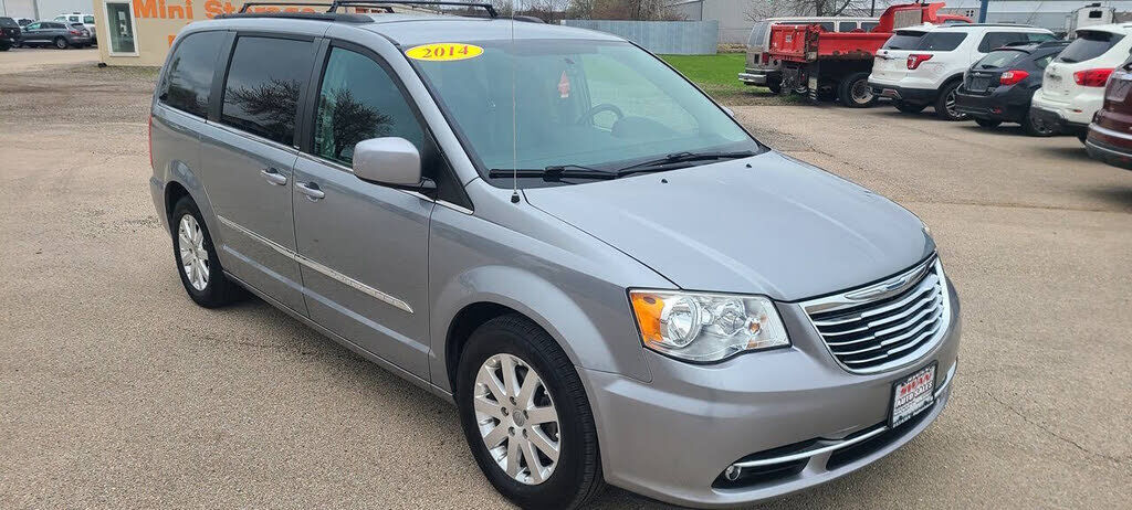 2014 CHRYSLER Town and Country