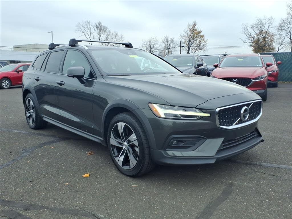 2021 VOLVO V60CC