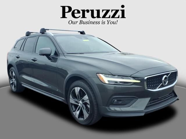 2021 VOLVO V60CC