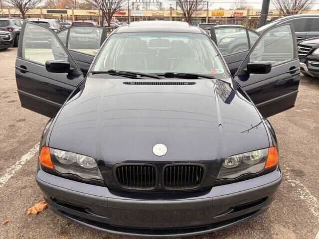 BMW 323i