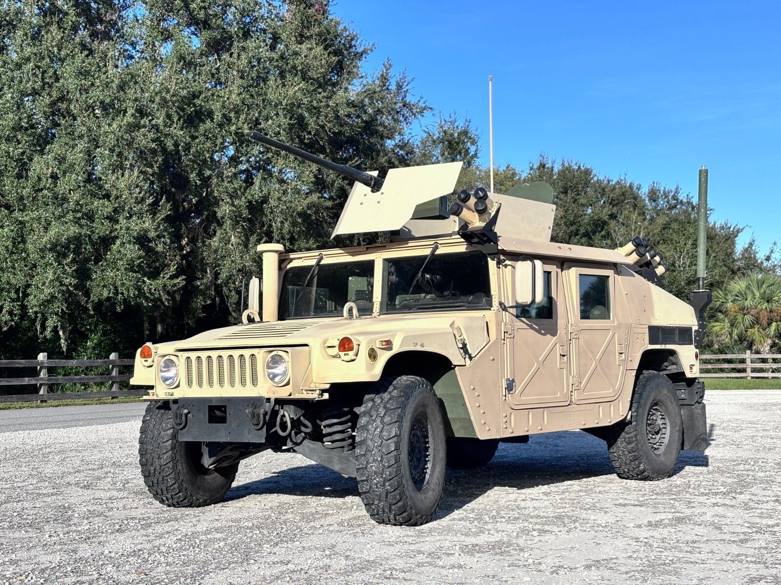 HUMMER H1