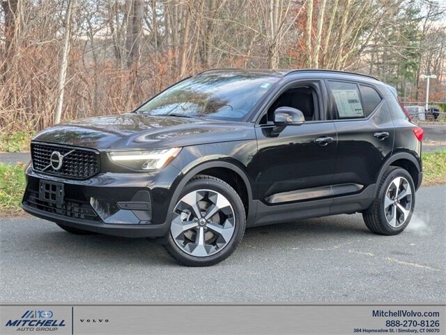 2026 VOLVO XC40