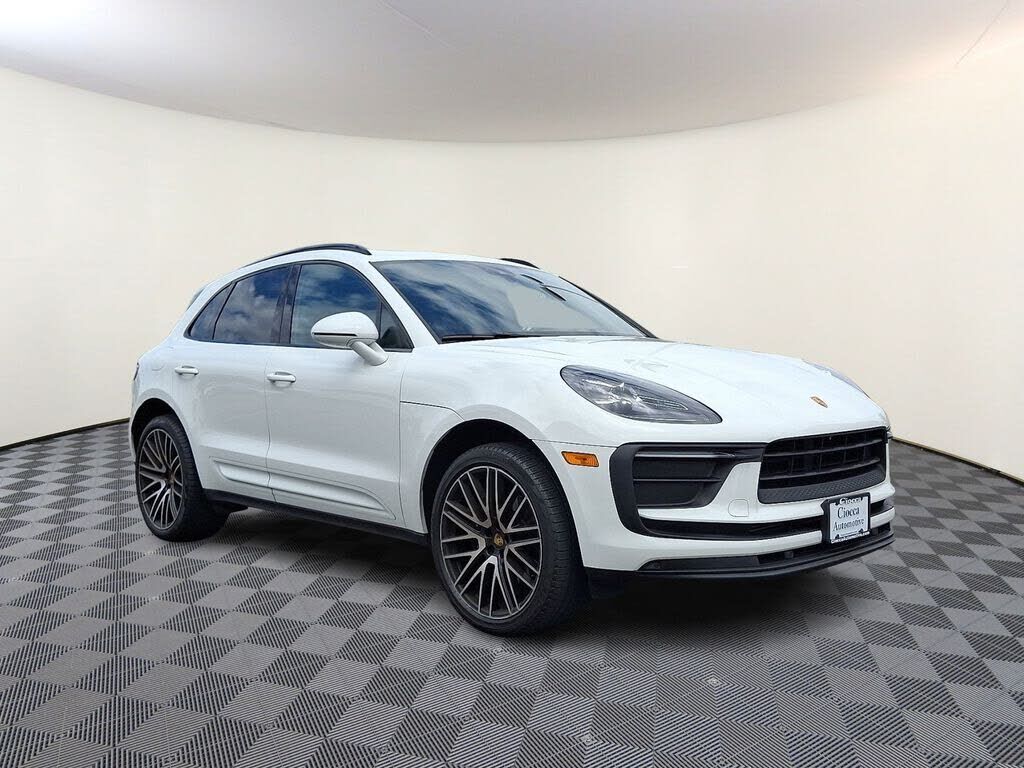 2022 PORSCHE Macan