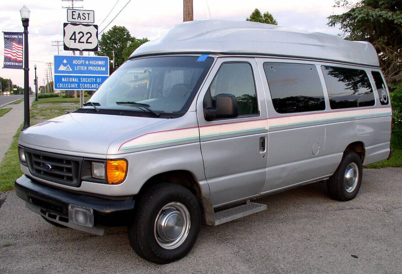 2004 FORD E-350