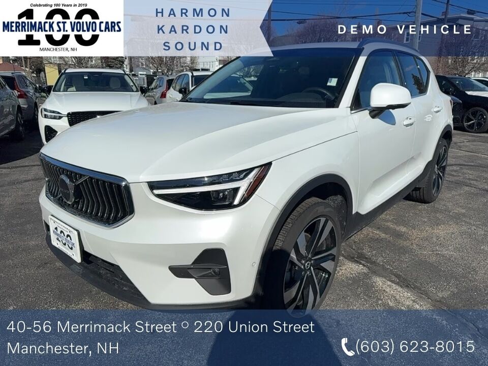 2025 VOLVO XC40