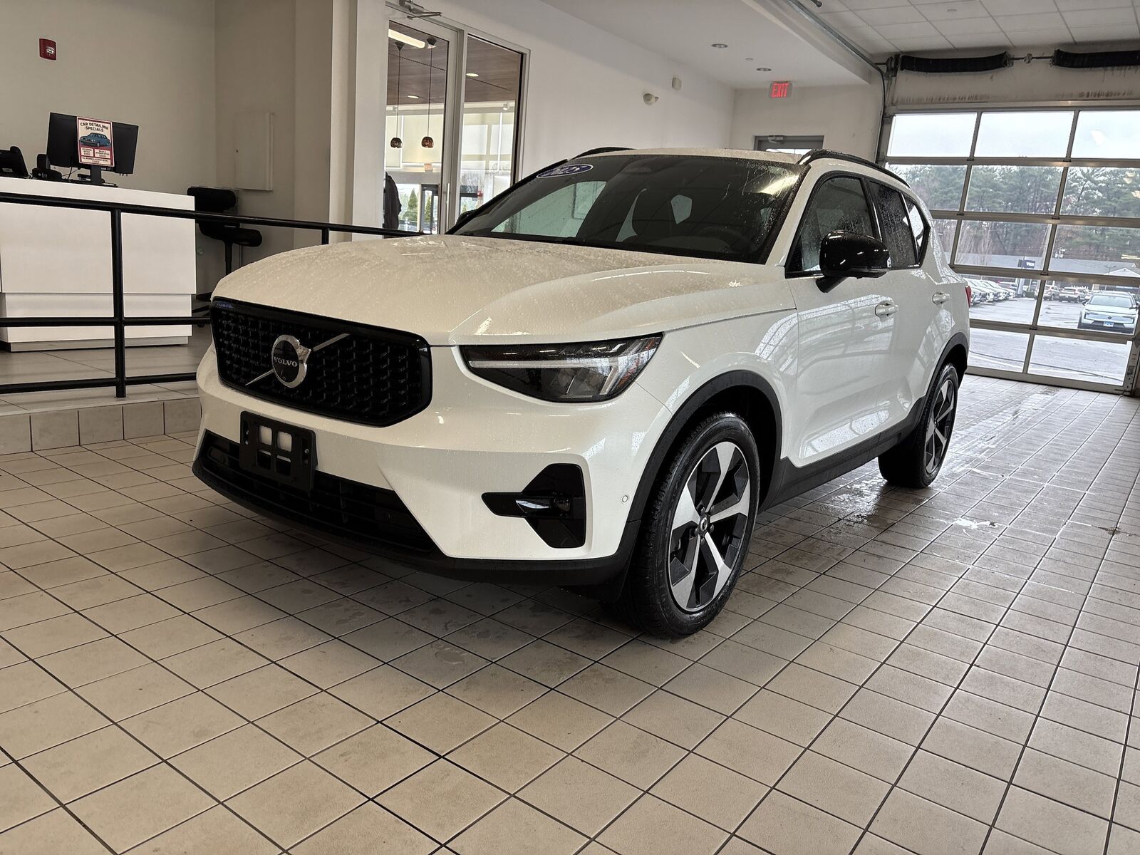 2025 VOLVO XC40