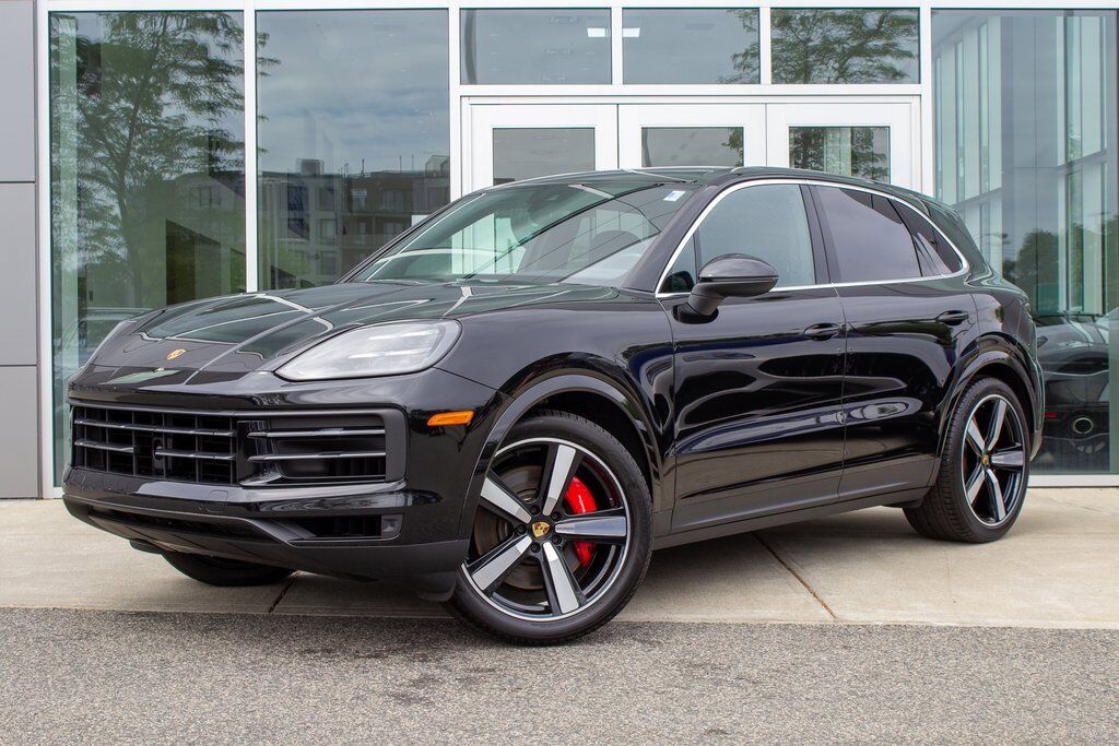 2024 PORSCHE Cayenne